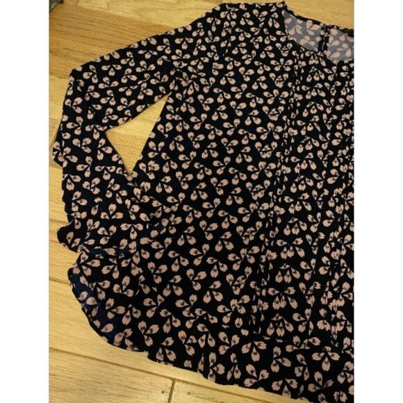 Ann Taylor women's long sleeve ruffled wrist black floral w keyhole back sz sm - Picture 2 of 10
